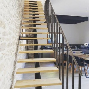 Photo de galerie - Escalier en limon central