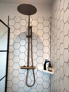 Photo de galerie - Pose mitigeur + colonne avec ciel de pluie 