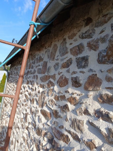 Photo de galerie - Mis en application de joints de pierre sable chaux 