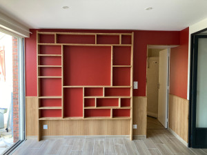 Photo de galerie - Bibliothèque en châtaignier massif et soubassements chêne.