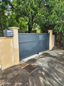 Photo de galerie - Création piliers et montage portail