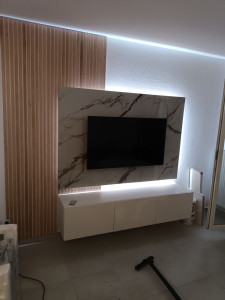 Photo de galerie - Instalation. de meuble tv et déco murale avec led 