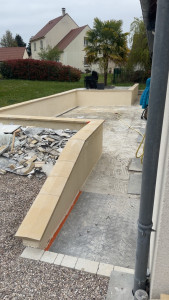 Photo de galerie - Renforcemént d’un muret fragilisé enduit puis pose de chaperon