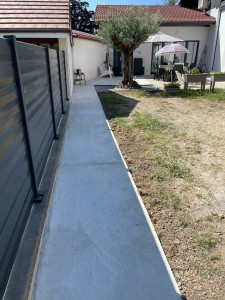 Photo de galerie - Coulage d’une dalle béton de 35m2 et plantation d’un Olivier