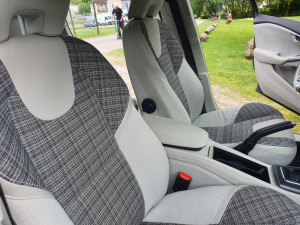 Photo de galerie - Lavage Volvo V40 (avant) avant mise en vente.