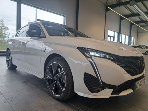 Photo de galerie - Promenade avec ou sans chauffeur 

chauffeur privé 

devis sur demande