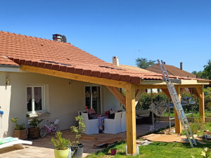 Photo de galerie - Installation d'un porche avec extension de toit et velux.