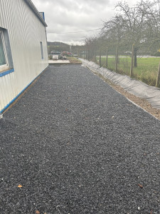 Photo de galerie - Terrassement et réalisation d’une zone perméable en gravier 