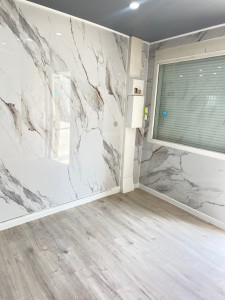 Photo de galerie - Les plaques PVC et le parquet