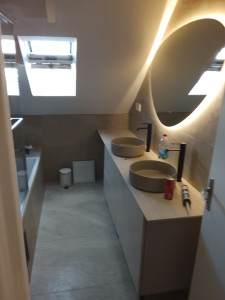 Photo de galerie - Installation meuble salle des bain plus miroir et  