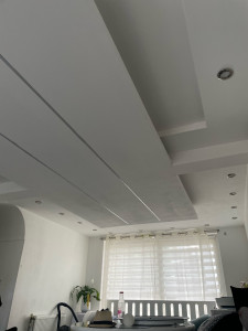 Photo de galerie - Réalisation d’un double faux plafond décoratif avec bande les encastrer 