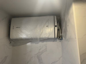 Photo de galerie - Installation ballon d’eau chaude : pose, raccordement plomberie, alimentation eau froide/eau chaude et mise en service. Travail propre et soigné.