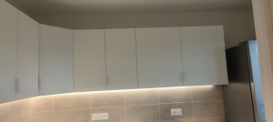 Photo de galerie - Depot d'une cuisine avec les led