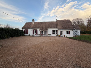 Photo de galerie - Terrassement de cette cour avec décaissement de terre pose de géotextile et finition gravillon 