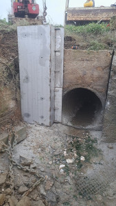 Photo de galerie - Pose d'une tole inox pour renforcer une écluse 