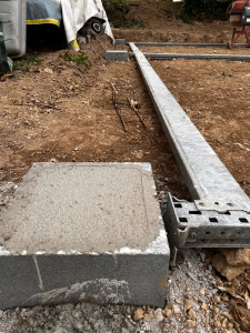 Photo de galerie - Plot béton avec structure métallique 