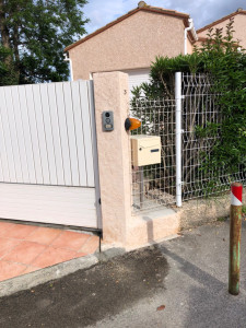 Photo de galerie - Création d’un pilier et reprise de l’installation électrique 