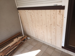 Photo de galerie - Pose de bardage sous fenêtre d'un balcon 