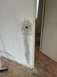 Photo de galerie - Saignée + passage des gaines et rebouchage 