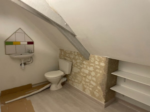 Photo de galerie - Pose d'un wc + évier +faience + rénovation d'un mur + pose parquet