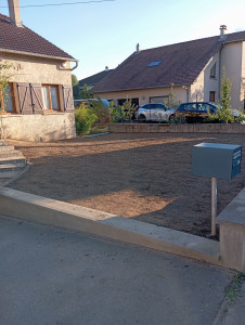 Photo de galerie -  
nivellement du terrain et préparation au semis de pelouse