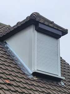 Photo de galerie - Rénovation des côte de chien assis isolation  + osb3 

et habillage aluminium total thermo laquée fait sur mesure 

ainsi que l habillage du seuil 

merci àu client pour son accueil 