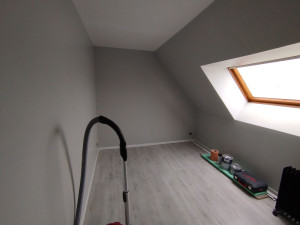 Photo de galerie - Peinture plafond mur plus pose de parquet avec plinthes 