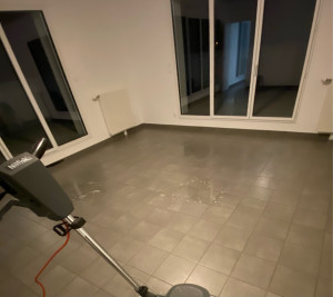 Photo de galerie - Nettoyage de sol à la monobrosse 