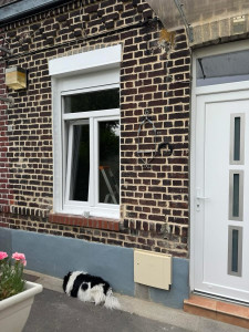 Photo de galerie - Pose porte d’entrée pvc 5 points et pose de 2 châssis monobloc volet roulant électrique 