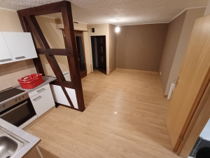 Photo de galerie - Parquet stratifié avec plinthe 