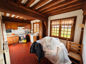 Photo de galerie - Après. Réflection de la totalité des peintures de la cuisine