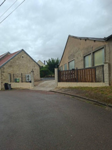 Photo de galerie - Fabrication et pose de portail + coulage de dalles + crépis lissé sur muret