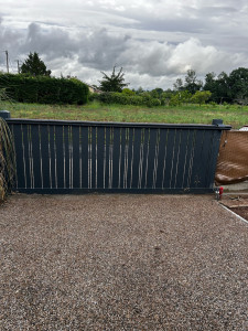 Photo de galerie - Portail coulissant en place 