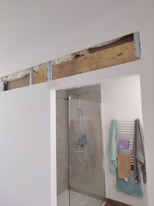 Photo de galerie - Reprise d'une porte coulissante mal poser 