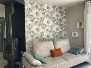 Photo de galerie - Pose d’une tapisserie avec raccord et peinture murale 