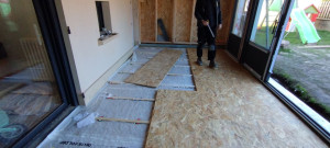 Photo de galerie - Pose d'un revêtement de sol type réagréage