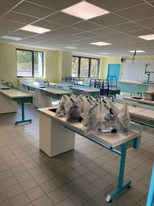 Photo de galerie - Nettoyage de classe aprés fin du chantier