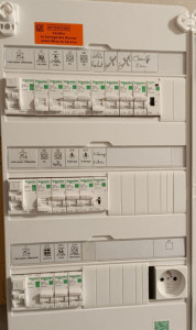 Photo de galerie - Recherche de panne électrique bâtiment et tertiaire 
Installation 
Rénovation 
Mise au norme électrique 
Contrôle de résistance de terre 
Remplacement de tableau électrique 
Pose d'appareils électriques 