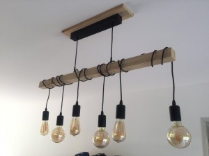 Photo de galerie - Mise en place d'éclairages avec amélioration par l'apport d'un support en bois.