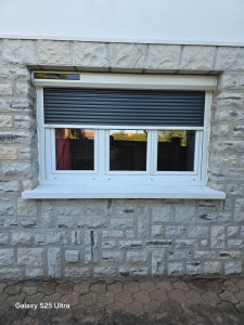 Photo de galerie - Pose volet roulant solaire 