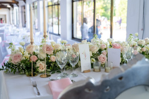 Photo de galerie - Décoration salle de mariage, thème romantique chic.