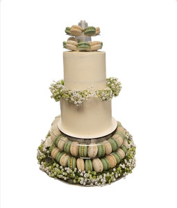Photo de galerie - Wedding cake+ macarons 