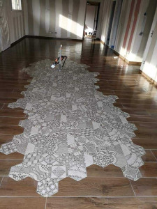 Photo de galerie - Le sens du détail et de la géométrie pour ce projet de cuisine ! ??Une pose technique et minutieuse réalisée avec soin :Carrelage imitation parquet pour un aspect chaleureux et un entretien facile.
