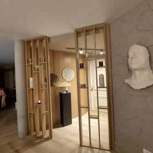 Photo de galerie - Assemblage et instalation des claustras. 