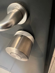 Photo de galerie - Installation serrure connectée