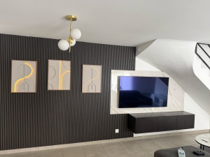 Photo de galerie - Mise en place de tasseaux plus marbre plus TV plus meuble 