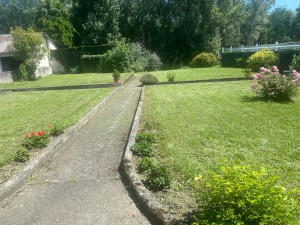 Photo de galerie - Entretien régulier d’un jardin. Tonte et divers choses.