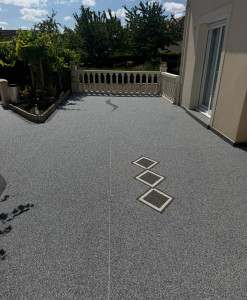 Photo de galerie - Terrasse résine moquette de pierre