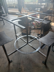 Photo de galerie - Support table avec chaise