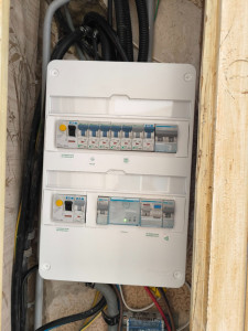 Photo de galerie - Tableau rénové et rajout protection borne IRVE avec simulateur de TIC pour compteur magnéto(disque)